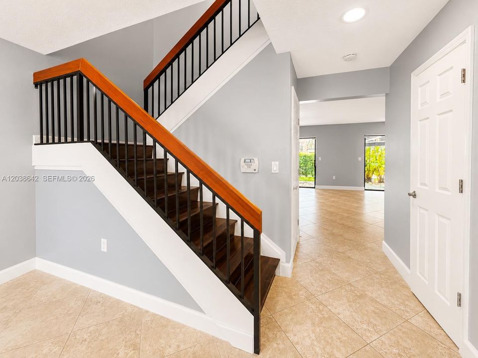 For Rent: $2,900 (3 beds, 2 baths, 1811 Square Feet)