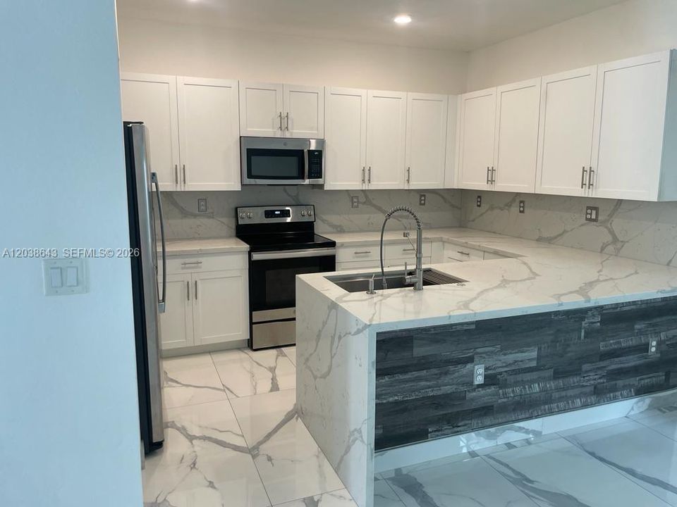 En Venta: $499,000 (3 camas, 2 baños, 1650 Pies cuadrados)