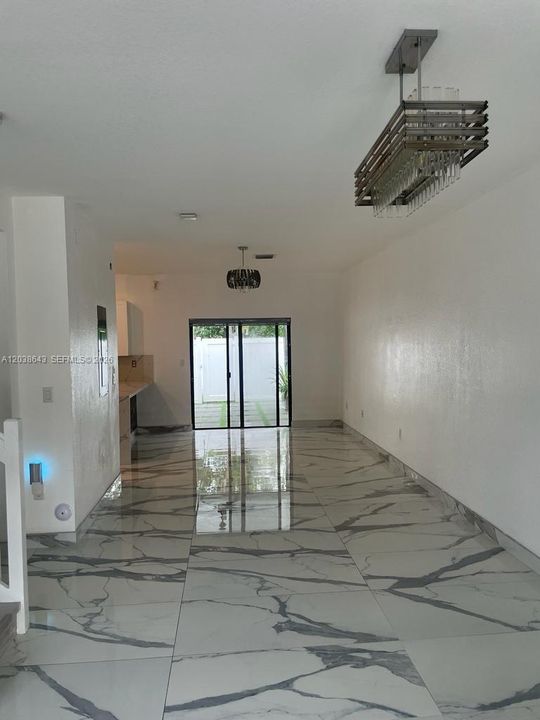 En Venta: $499,000 (3 camas, 2 baños, 1650 Pies cuadrados)