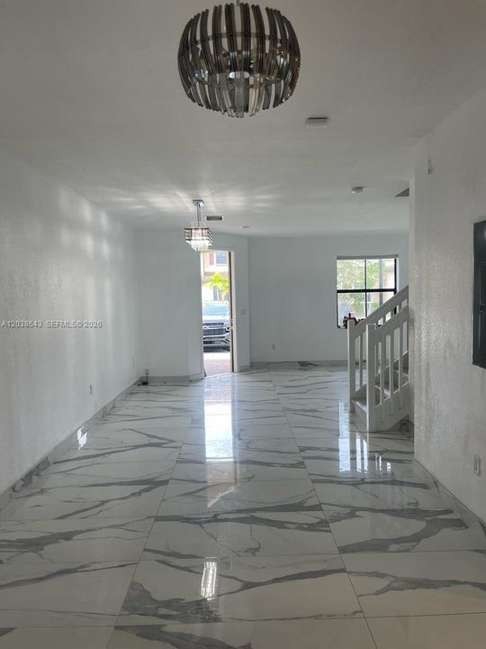 En Venta: $499,000 (3 camas, 2 baños, 1650 Pies cuadrados)