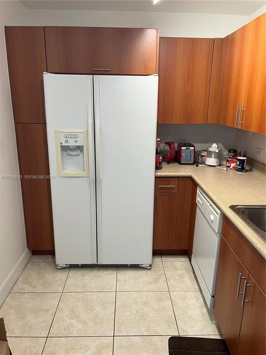 В аренду: $2,300 (1 спален, 1 ванн, 825 Квадратных фут)