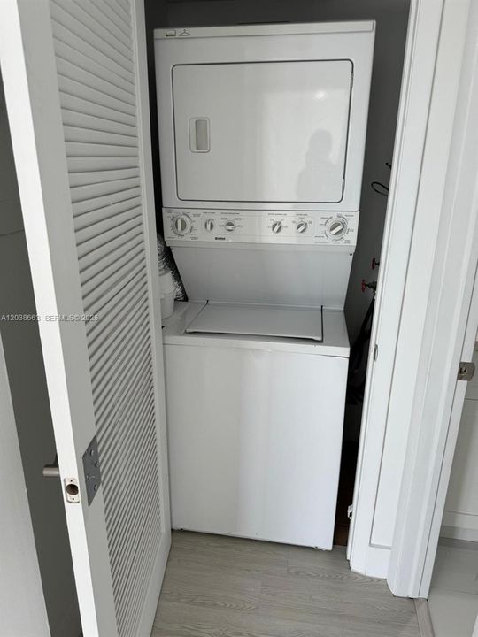 В аренду: $2,000 (1 спален, 1 ванн, 838 Квадратных фут)
