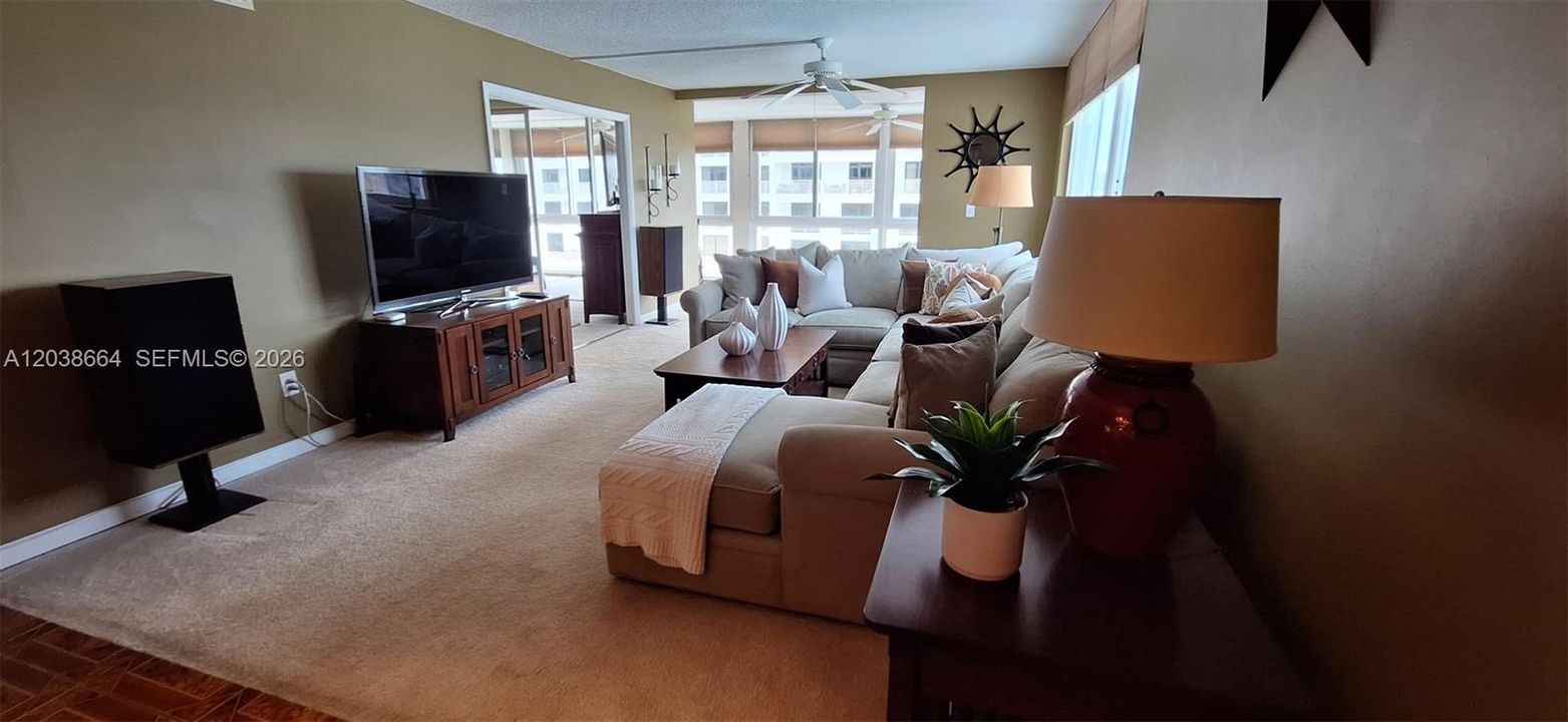 En Venta: $485,900 (2 camas, 2 baños, 1160 Pies cuadrados)
