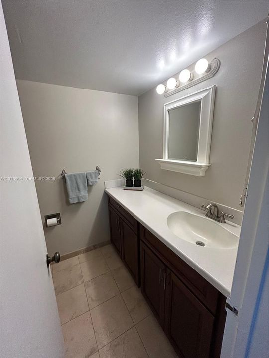 En Venta: $485,900 (2 camas, 2 baños, 1160 Pies cuadrados)