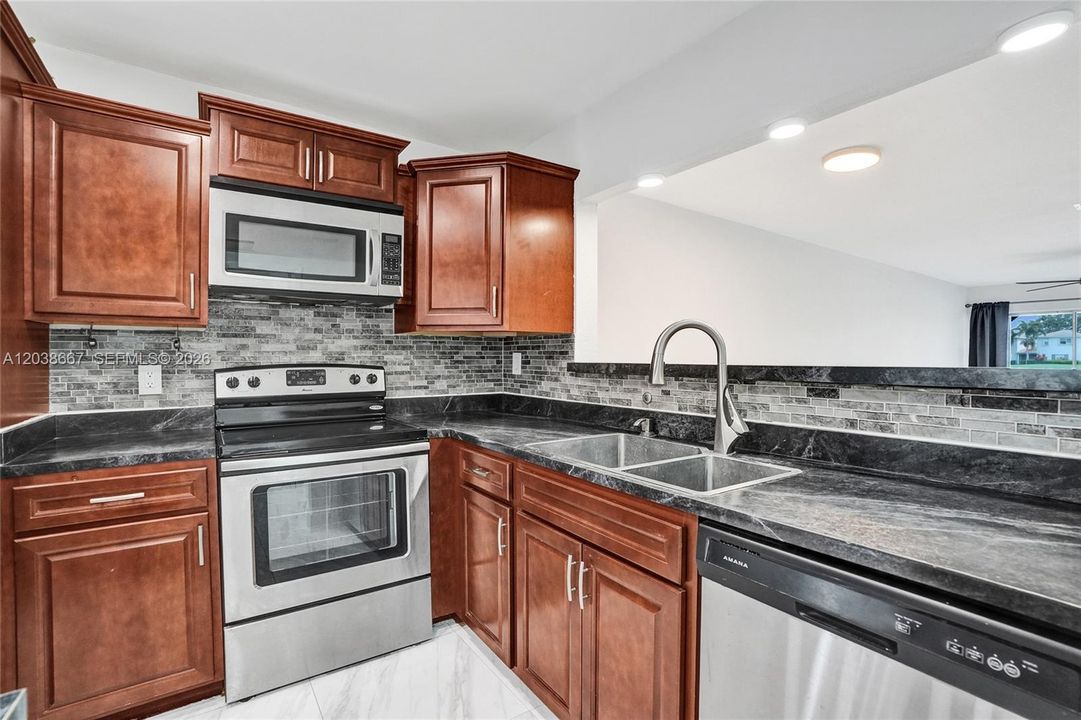 В аренду: $2,800 (2 спален, 2 ванн, 1100 Квадратных фут)