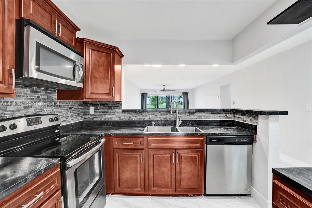 В аренду: $2,800 (2 спален, 2 ванн, 1100 Квадратных фут)