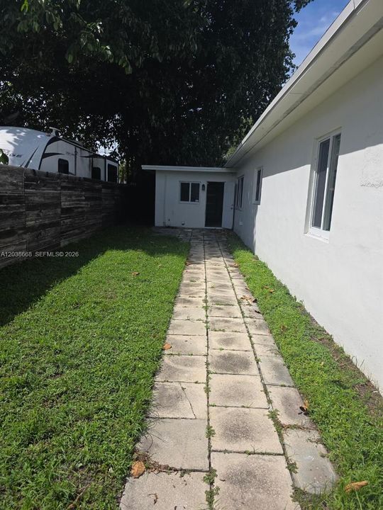 SIDE YARD