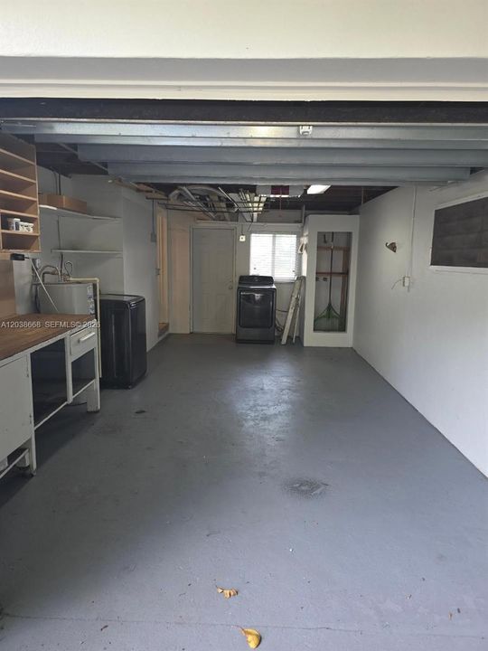 1 CAR GARAGE