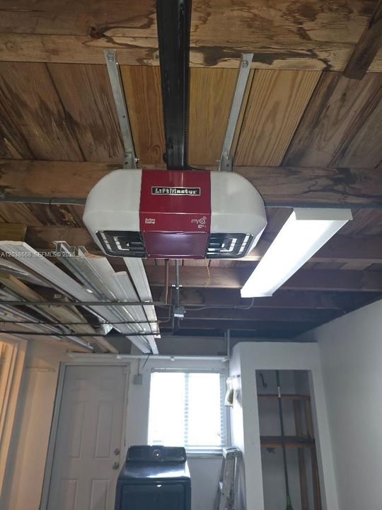 GARAGE DOOR OPENER