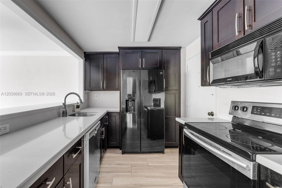В аренду: $2,600 (3 спален, 2 ванн, 1205 Квадратных фут)