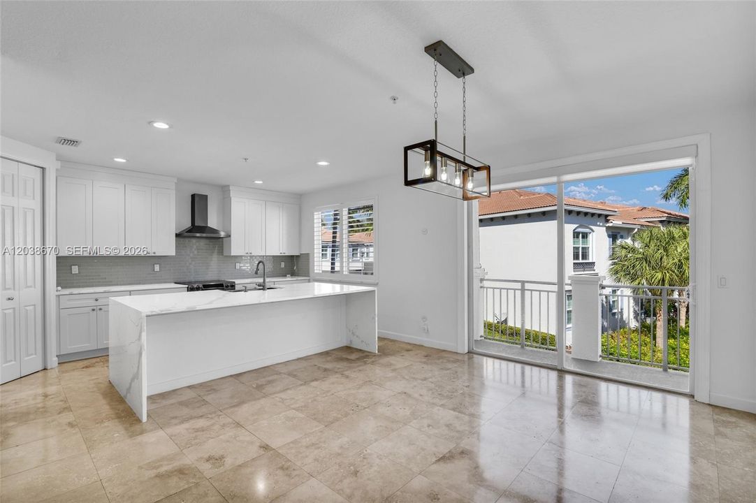 : $795,000 (4 camas, 3 baños, 2558 Pies cuadrados)