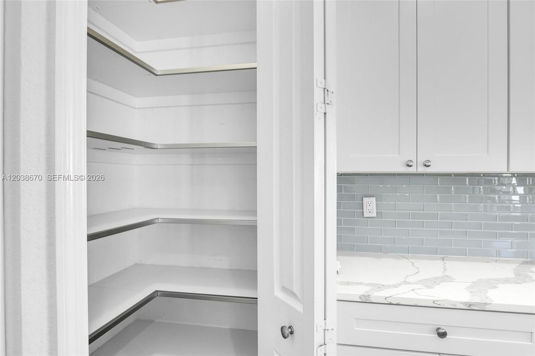 : $795,000 (4 camas, 3 baños, 2558 Pies cuadrados)