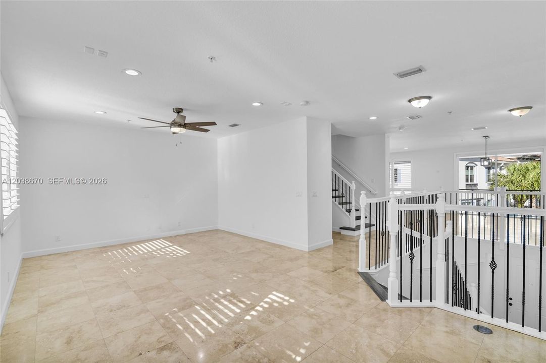 : $795,000 (4 camas, 3 baños, 2558 Pies cuadrados)