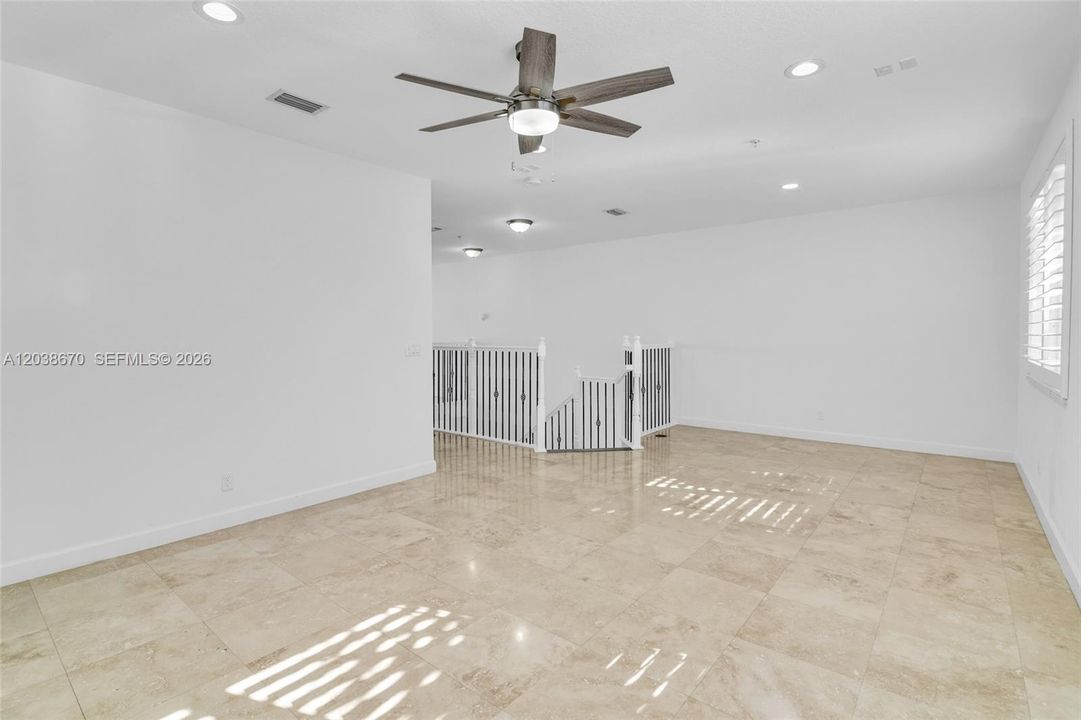 : $795,000 (4 camas, 3 baños, 2558 Pies cuadrados)