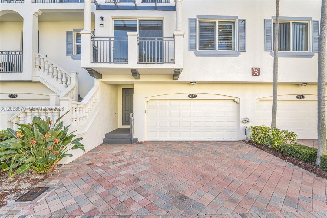 : $795,000 (4 camas, 3 baños, 2558 Pies cuadrados)