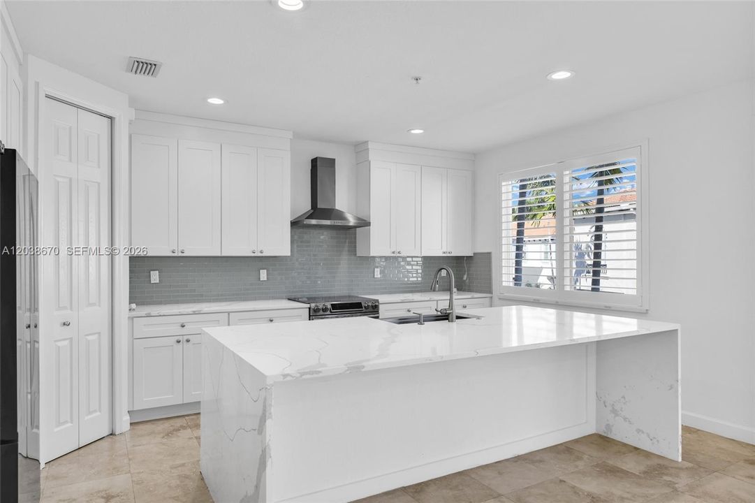 : $795,000 (4 camas, 3 baños, 2558 Pies cuadrados)