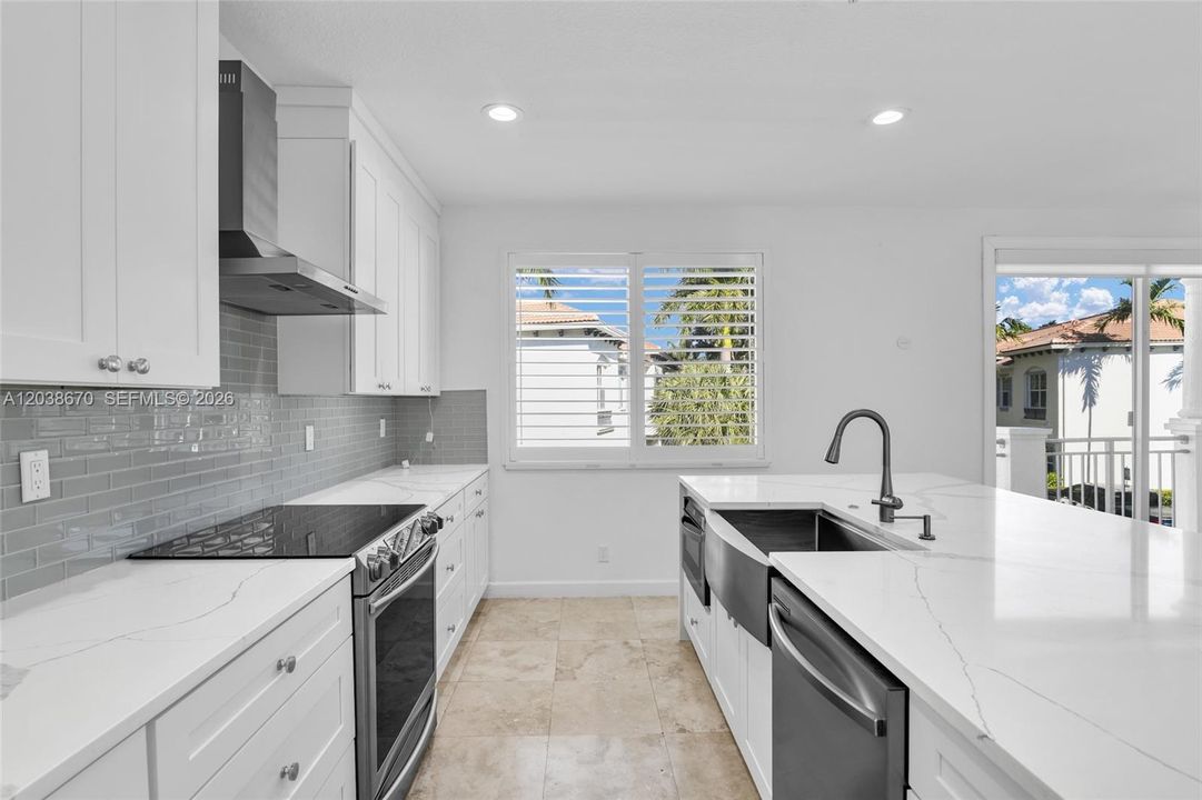 : $795,000 (4 camas, 3 baños, 2558 Pies cuadrados)