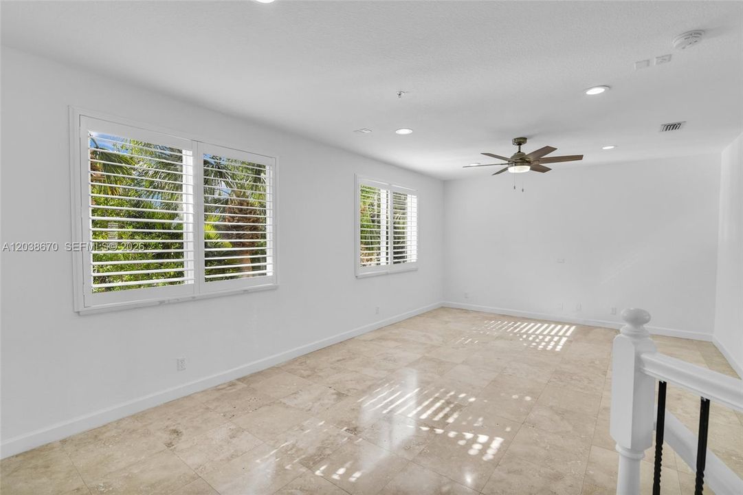: $795,000 (4 camas, 3 baños, 2558 Pies cuadrados)