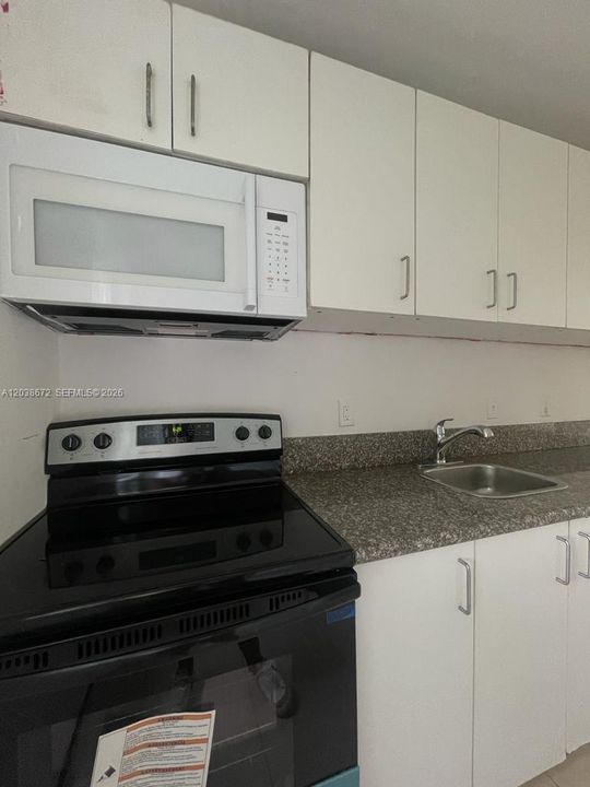 En Renta: $2,950 (4 camas, 2 baños, 1300 Pies cuadrados)
