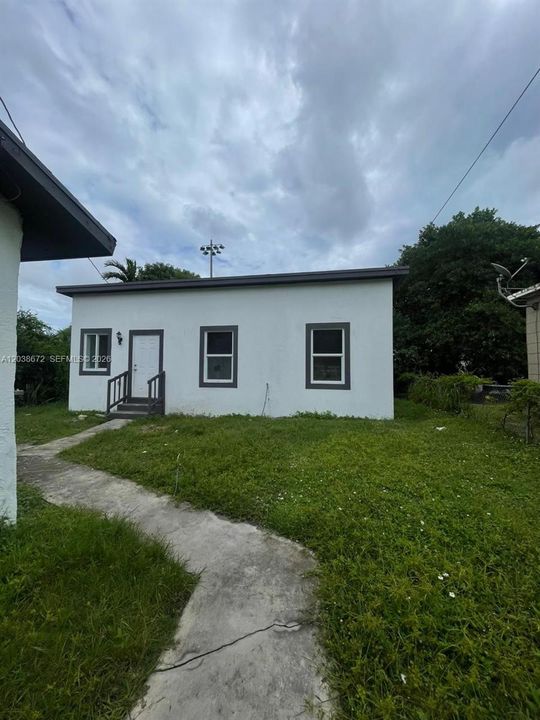 En Renta: $2,950 (4 camas, 2 baños, 1300 Pies cuadrados)
