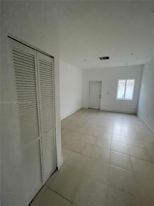 En Renta: $2,950 (4 camas, 2 baños, 1300 Pies cuadrados)