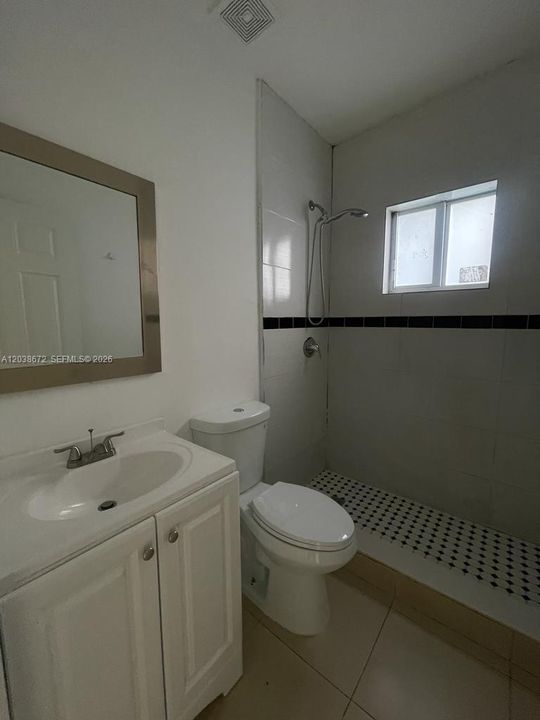 En Renta: $2,950 (4 camas, 2 baños, 1300 Pies cuadrados)