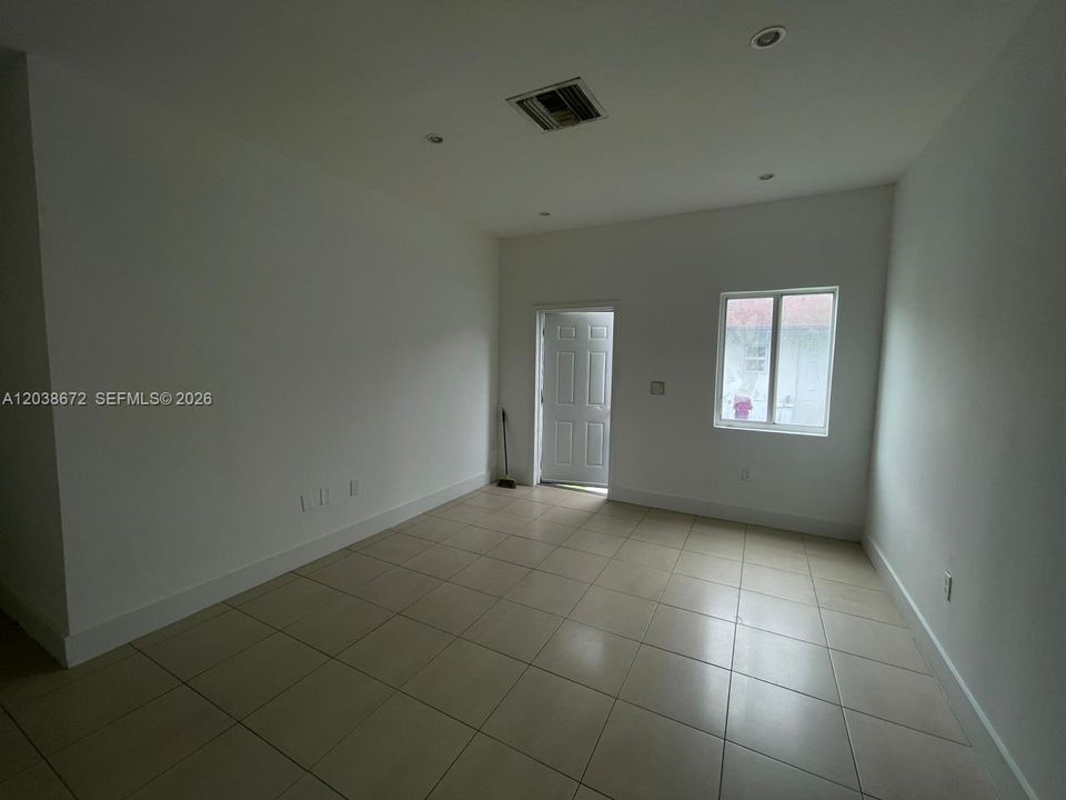 En Renta: $2,950 (4 camas, 2 baños, 1300 Pies cuadrados)