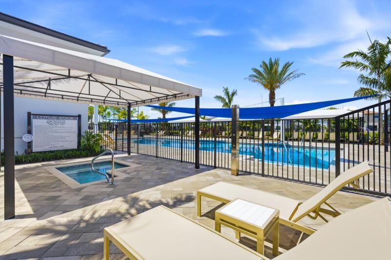 LOE Clubhouse-Pool-202