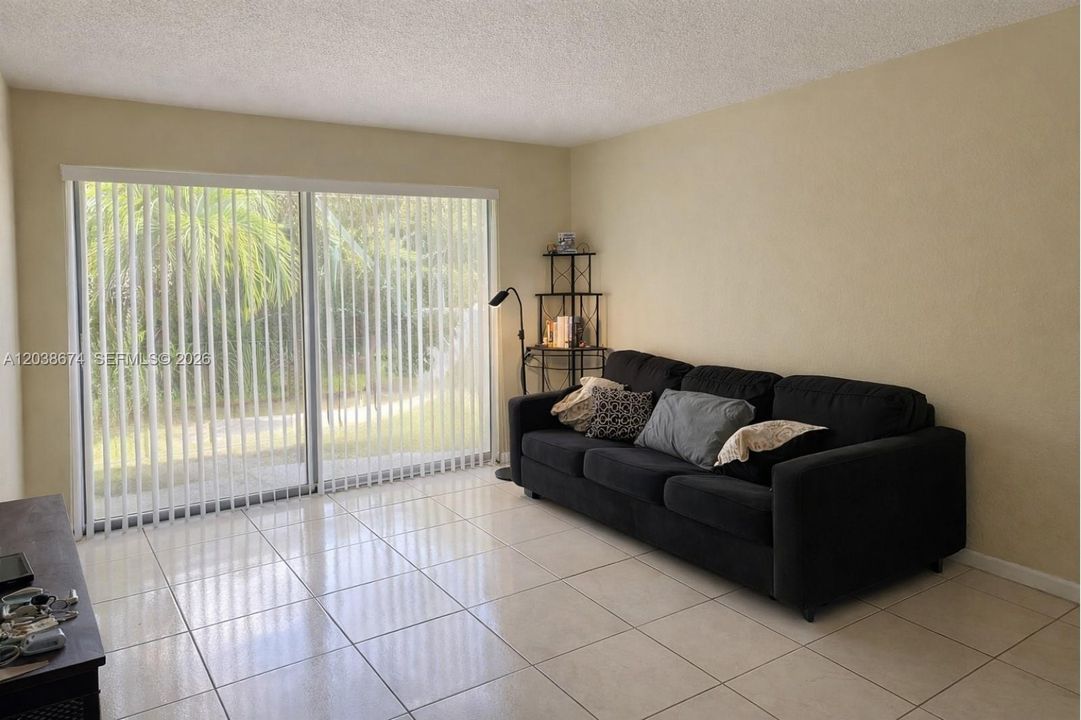 For Sale: $142,500 (1 beds, 1 baths, 583 Square Feet)