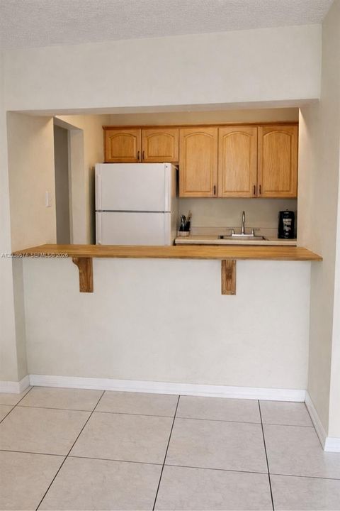 For Sale: $142,500 (1 beds, 1 baths, 583 Square Feet)