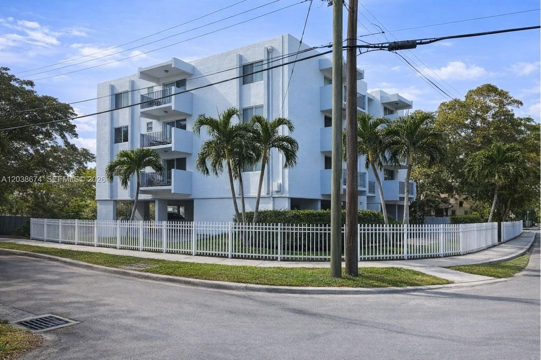 For Sale: $142,500 (1 beds, 1 baths, 583 Square Feet)
