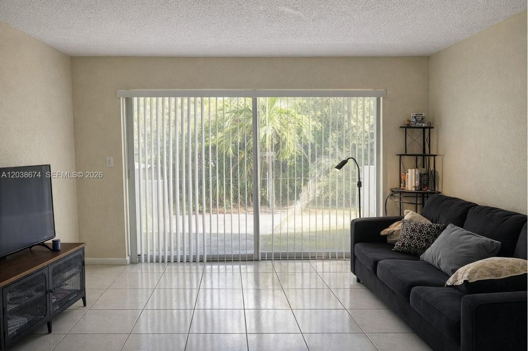For Sale: $142,500 (1 beds, 1 baths, 583 Square Feet)