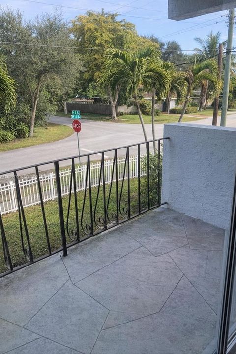 For Sale: $142,500 (1 beds, 1 baths, 583 Square Feet)