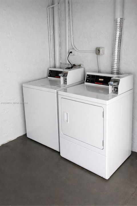 For Sale: $142,500 (1 beds, 1 baths, 583 Square Feet)