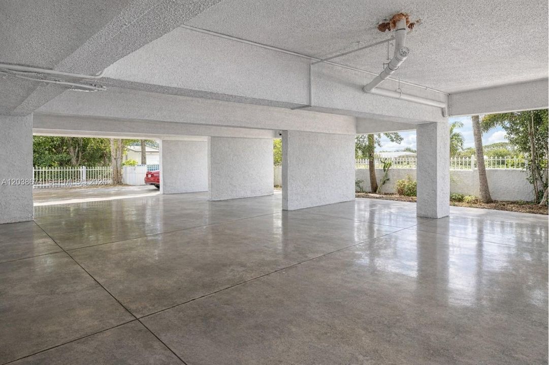 For Sale: $142,500 (1 beds, 1 baths, 583 Square Feet)
