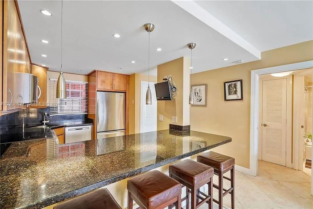 В аренду: $2,500 (2 спален, 2 ванн, 960 Квадратных фут)