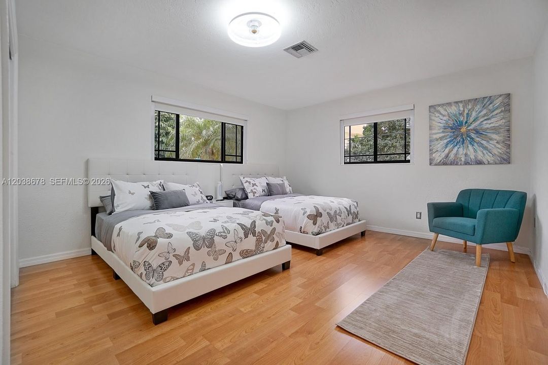 For Sale: $999,999 (3 beds, 2 baths, 1618 Square Feet)