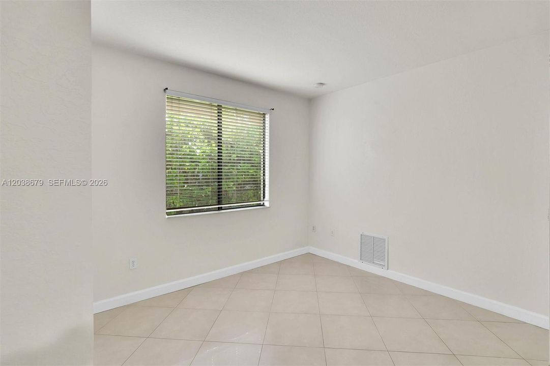 En Renta: $5,000 (4 camas, 2 baños, 2496 Pies cuadrados)