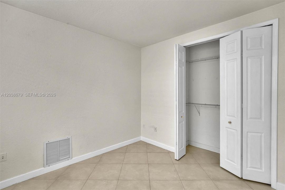 En Renta: $5,000 (4 camas, 2 baños, 2496 Pies cuadrados)
