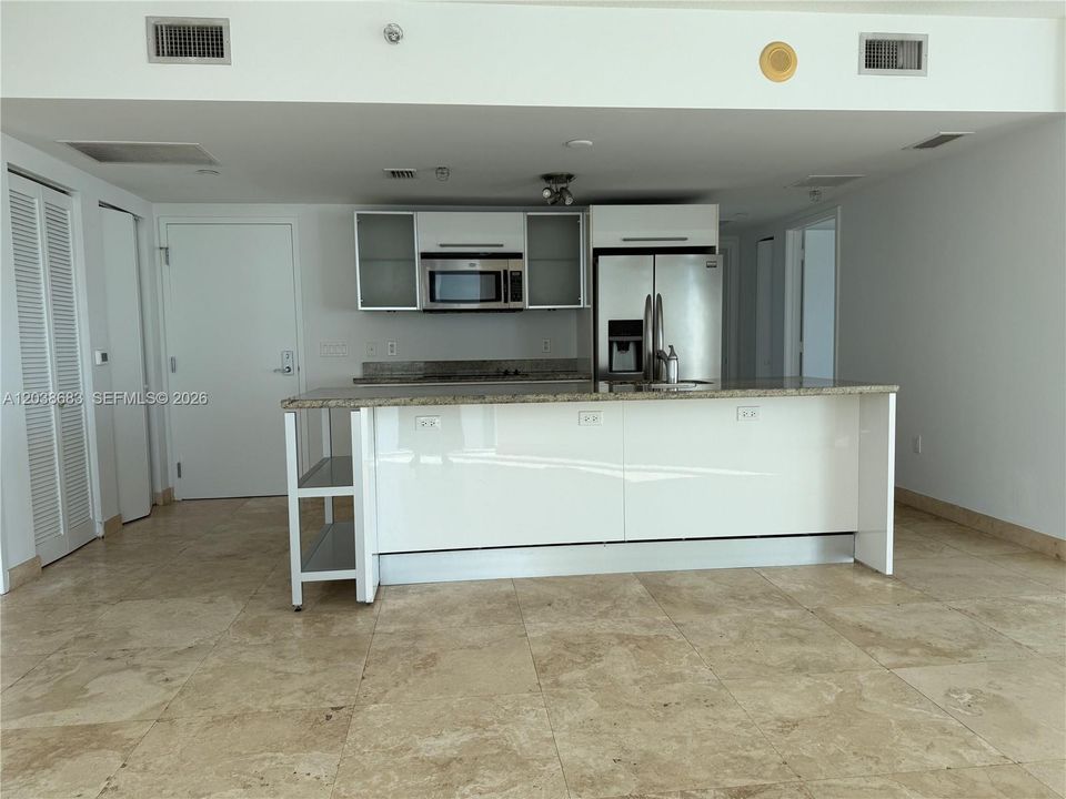 В аренду: $4,950 (3 спален, 3 ванн, 1486 Квадратных фут)