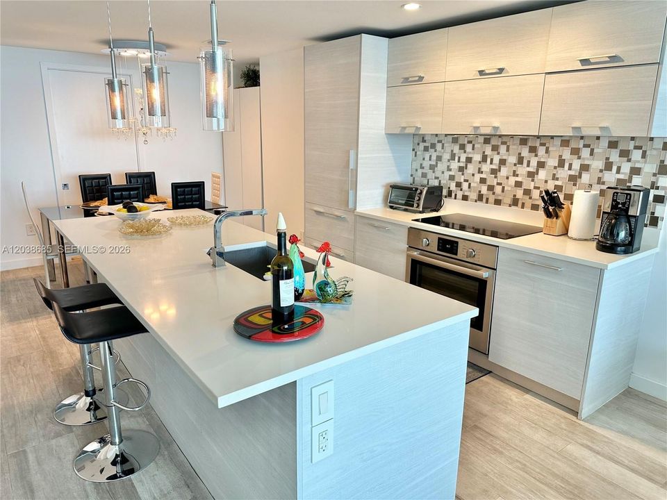 В аренду: $6,500 (2 спален, 3 ванн, 1193 Квадратных фут)