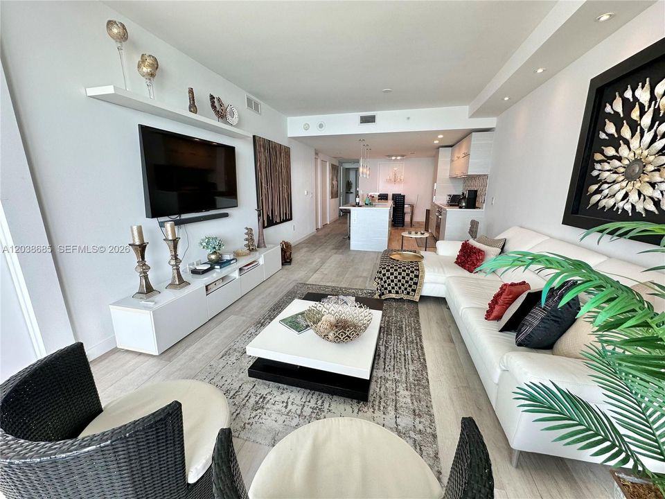 В аренду: $6,500 (2 спален, 3 ванн, 1193 Квадратных фут)