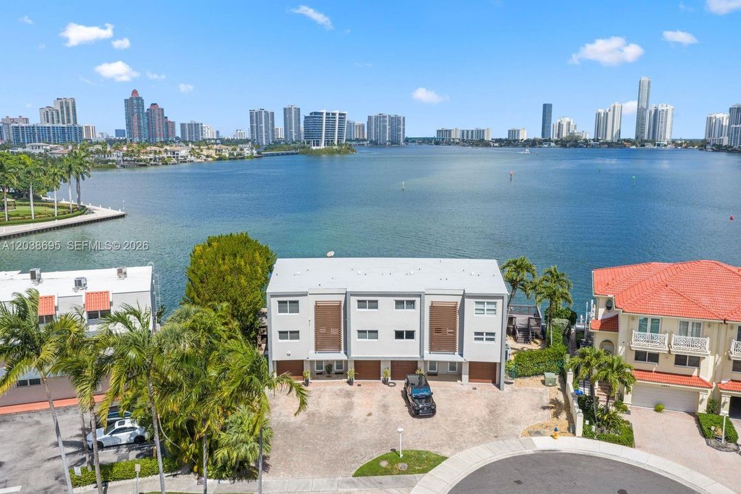 En Venta: $1,397,000 (3 camas, 2 baños, 1898 Pies cuadrados)