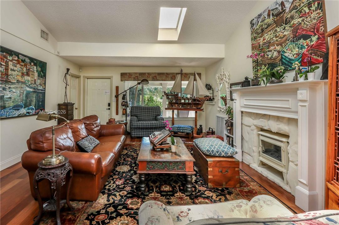 For Sale: $1,149,000 (3 beds, 2 baths, 1908 Square Feet)