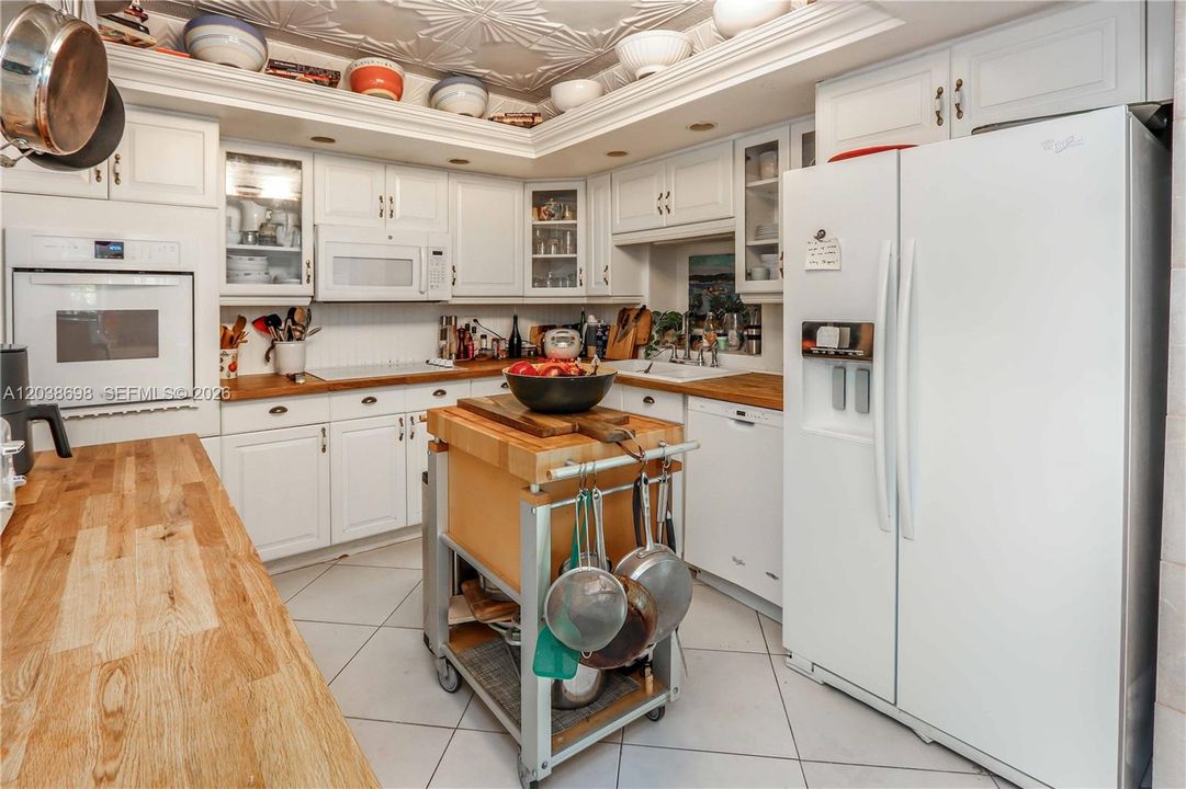 For Sale: $1,149,000 (3 beds, 2 baths, 1908 Square Feet)