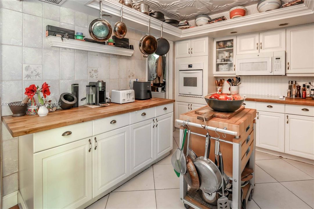 For Sale: $1,149,000 (3 beds, 2 baths, 1908 Square Feet)