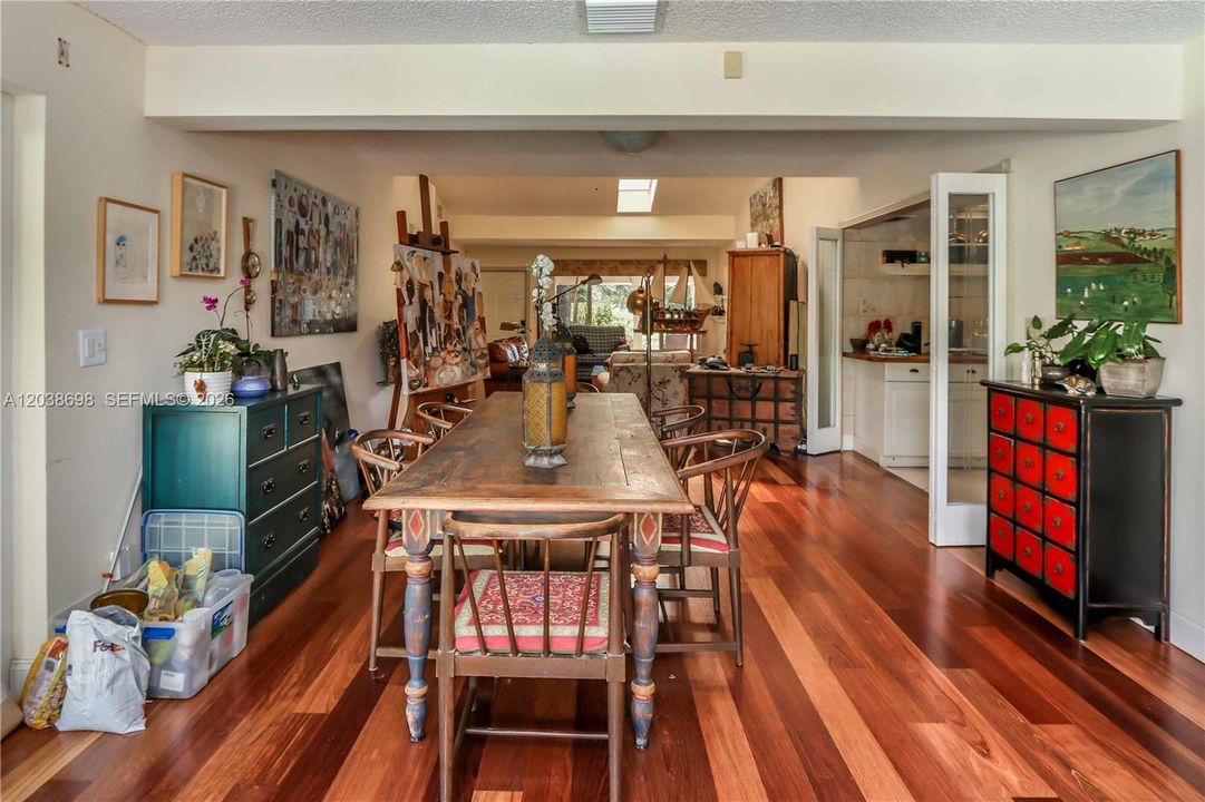 For Sale: $1,149,000 (3 beds, 2 baths, 1908 Square Feet)