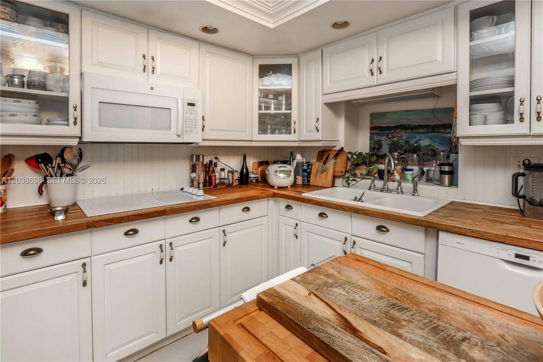 For Sale: $1,149,000 (3 beds, 2 baths, 1908 Square Feet)