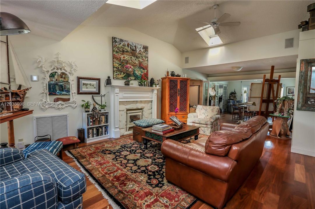 For Sale: $1,149,000 (3 beds, 2 baths, 1908 Square Feet)