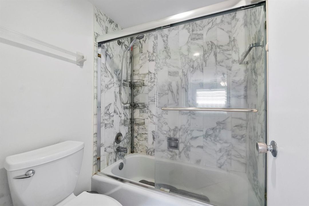 10777 W Sample Rd u918_020